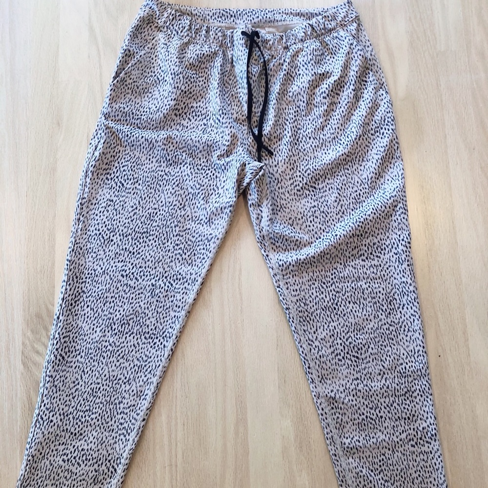Lululemon dot joggers size 8 - Picture 3 of 7